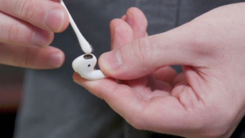 Cleaning Your Airpods