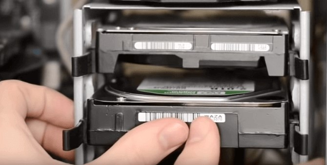 remove the hard drive, clear all covered dust