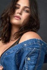 Estefanía Villarreal as Director Celina Ferrer[6]