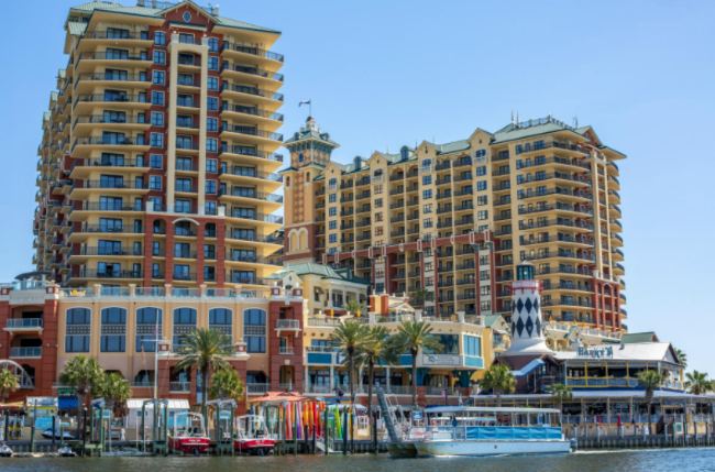 Emerald Grande at HarborWalk Village1