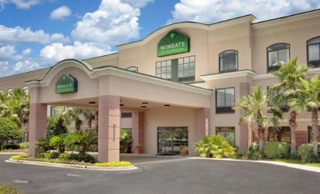 Wingate by Wyndham Destin All-Inclusive Family Resorts in Destin Florida