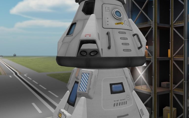 an Advanced 5-kerbal Crew Capsule