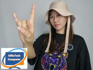 Hook 'Em Horns’ Hand Signals