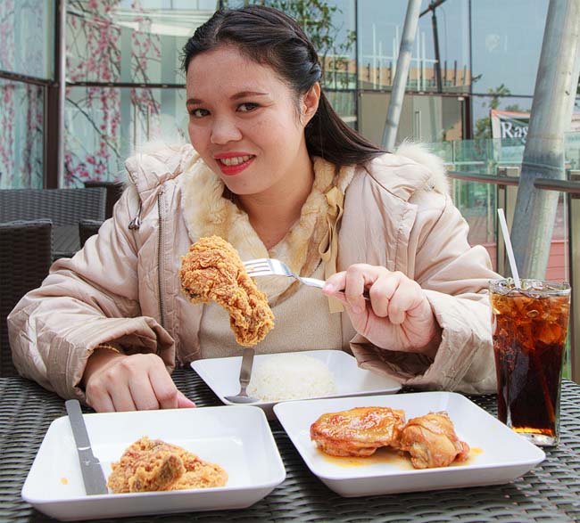 Eating Fried Chicken Incorrectly (Georgia)